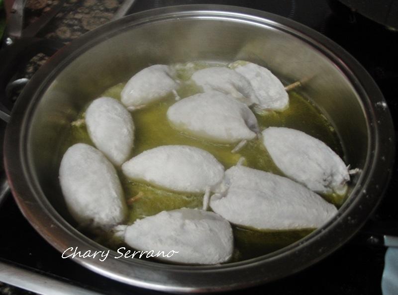 Chipirones rellenos, en salsa de almendras