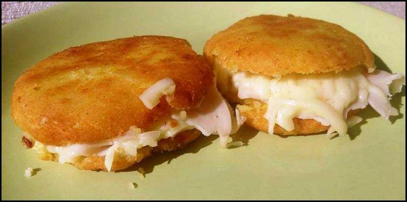 Arepa de maíz dulce rellena Arepa de maíz dulce