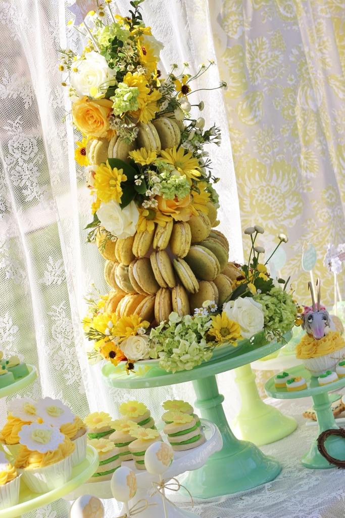 como hacer centro de mesa de macarons