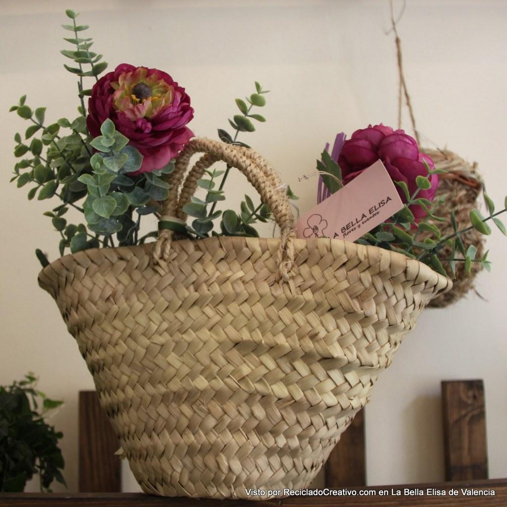 con capazos de paja en La Bella Elisa Visto por Reciclado Creativo