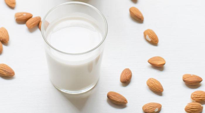 Leche de vaca o vegetal ¿Cuál elegir?