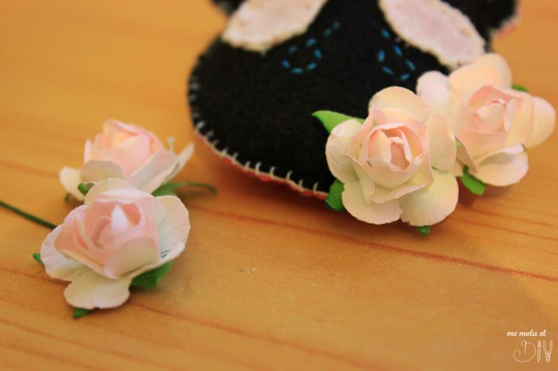 flores de papel para el broche de calavera 