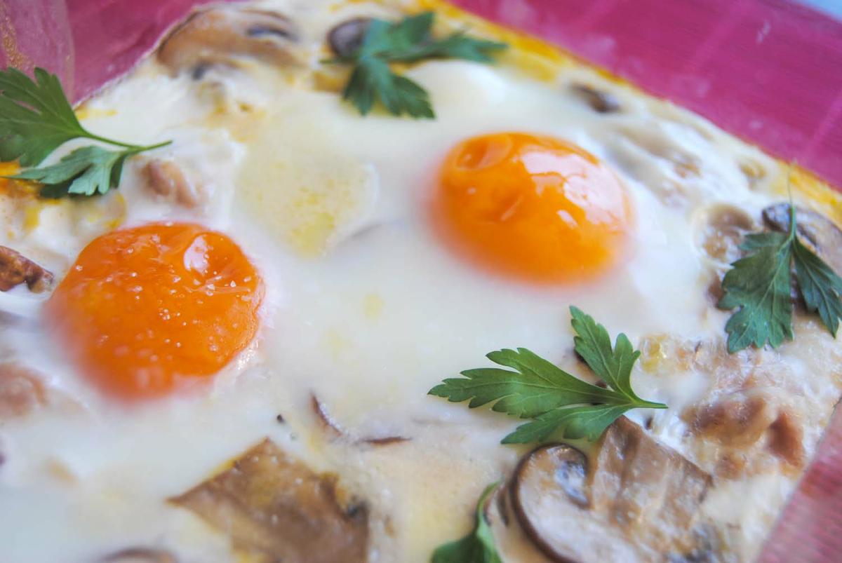 huevos con champiñones york y queso al horno
