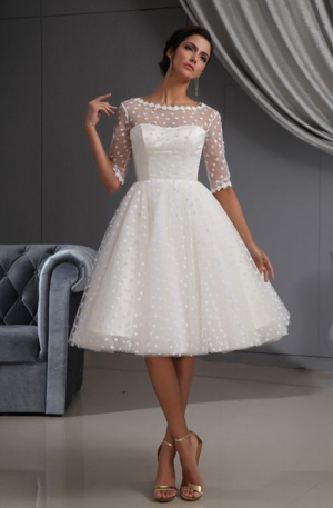 VestidoDeNoviayFiesta.com es el mejor sitio donde puedes encontrar vestidos de novia cortos, elegantes y sencillos. Tenemos el vestido de novia corto de tus sueños!