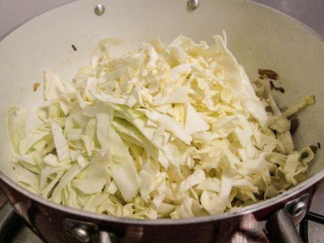 col-guisada-con-bacon-