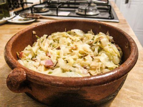 col-guisada-con-bacon-