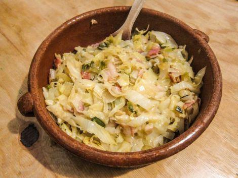 col-guisada-con-bacon-