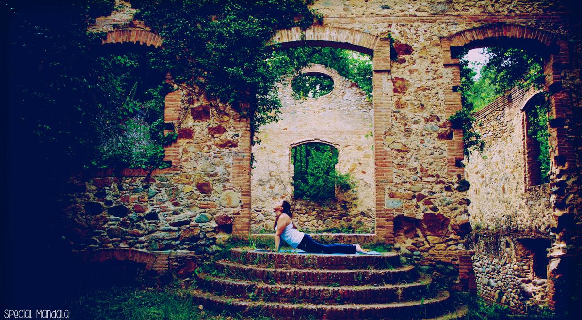 Yo practicando el saludo al sol