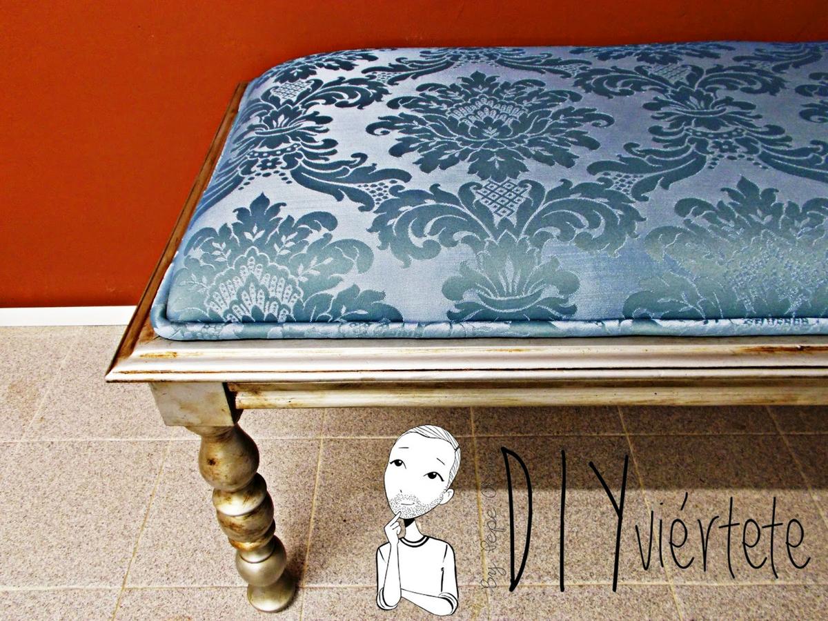DIY-decoración-muebles-reciclar-reutilizar-basura-mesa-mesita-banqueta-pinter-restaurar-betún-Judea-brocado-espuma-miraguano-1