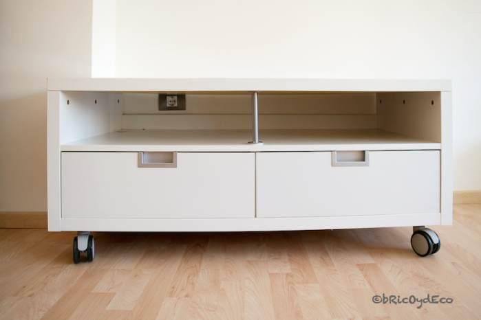 mesa-tv-con-ruedas-besta-ikea