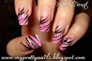 Manicura francesa en negro y fucsia Las botas de Nancy Sinatra