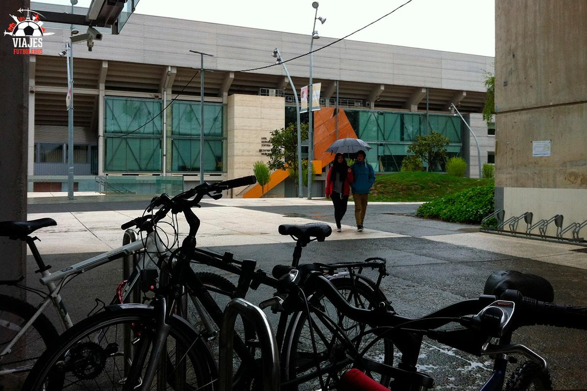 MendizorrozaAlavésVitoria-FachadaBicicletasParking-ViajesFutboleros
