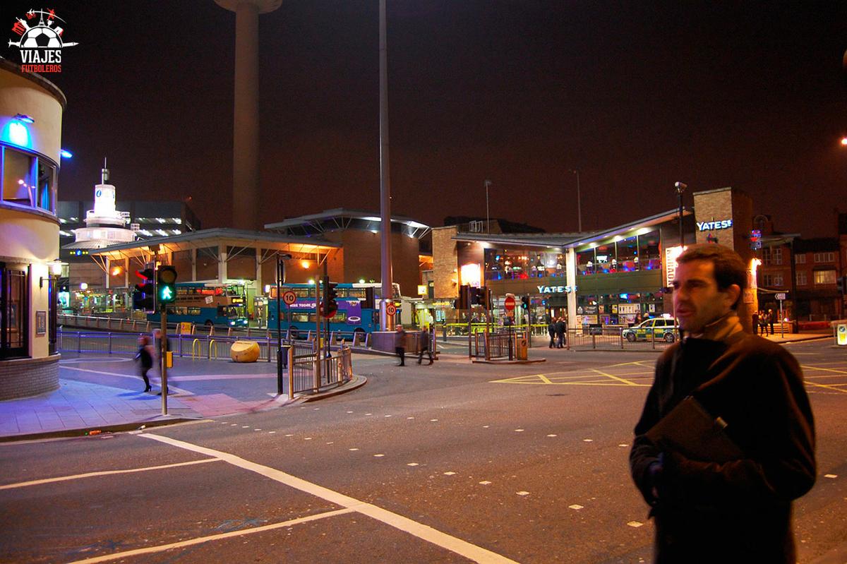 No es una estatua, es Juan Castro