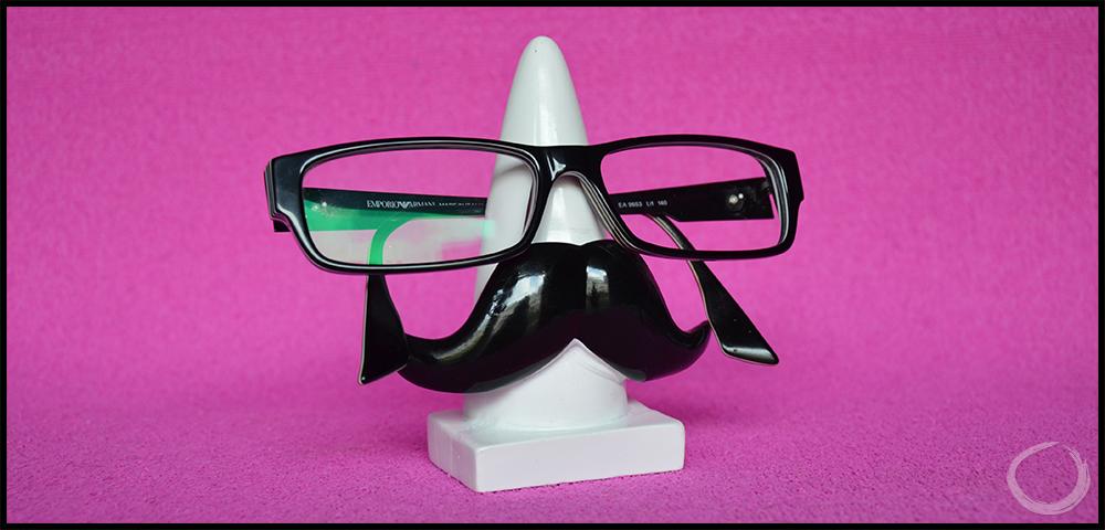 Sujeta gafas mostacho