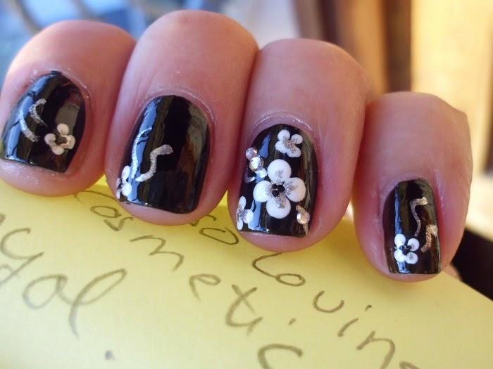 manicura con flores