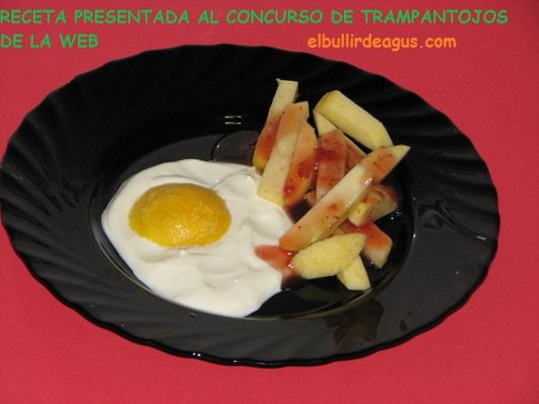 Huevo frito con patatas y ketchup