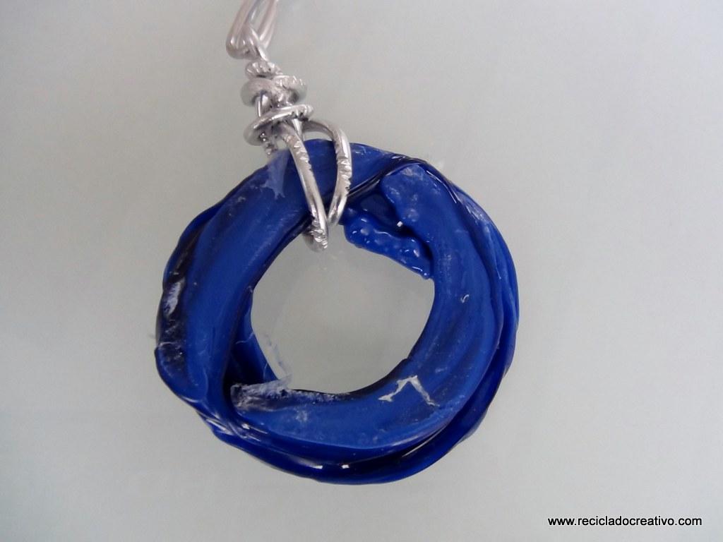 Colgantes y llaveros realizados con el cuello de una botella de plástico - Reciclado Creativo - Rosa Montesa