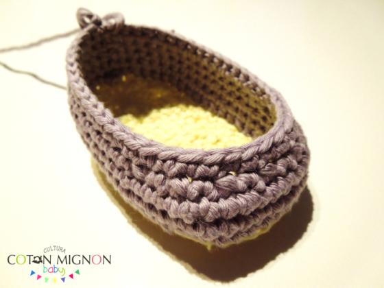 tutorial tercer paso zapatitos grises suela amarilla