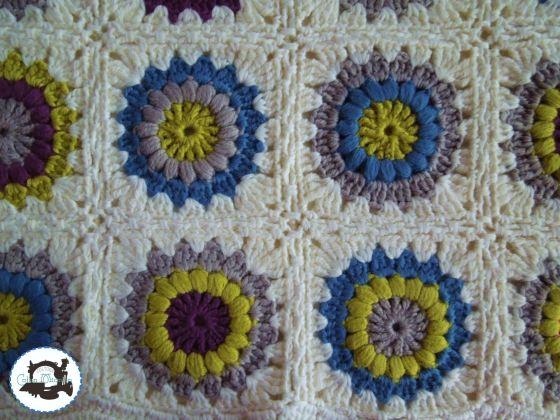 manta bebe cuadraditos