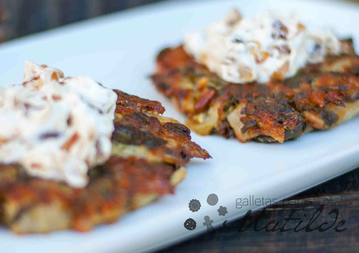 Tortas de acelgas con salsa de yogurt