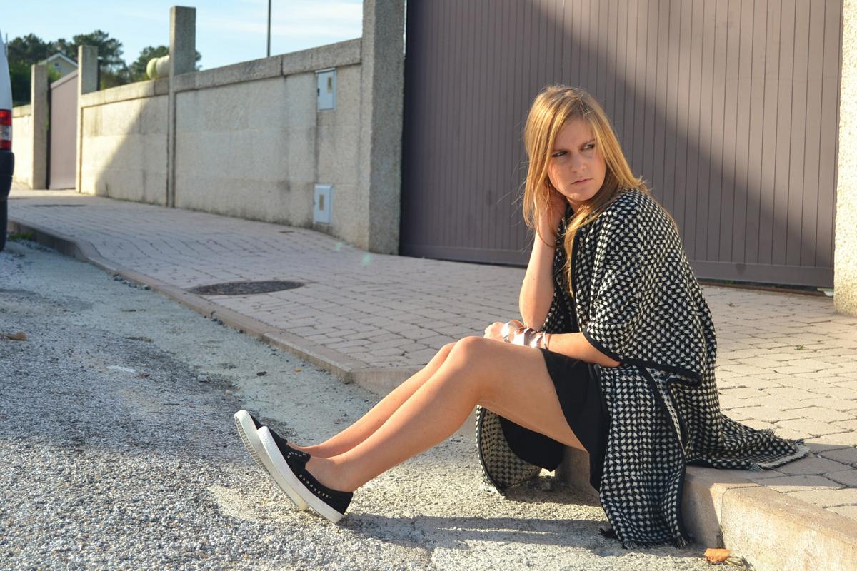 whitedahlia_black&white-cape (21)