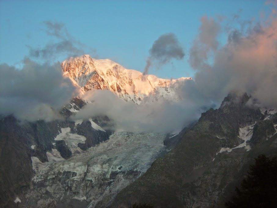 Vistas-del-Mont-Blanc-desde-el-refugio-Bertone-en-Italia