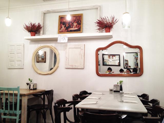 *Resto - Bar* Brunch at the toast cafe in Madrid_10