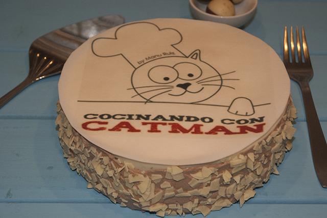 im34u1 Tarta de Nutella y crema pastelera con trufa, la tarta CatMan.