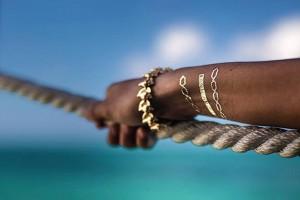 tatuajes-temporales-dorados-inspiración-adoraideas