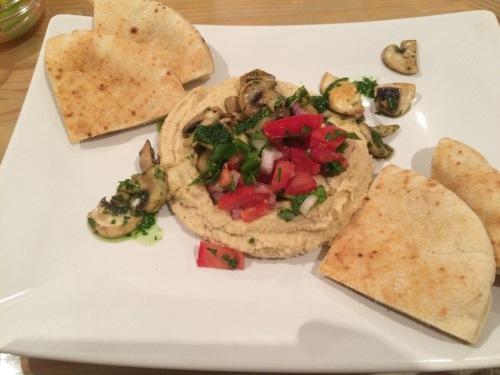 Hummus especial del día con champiñones