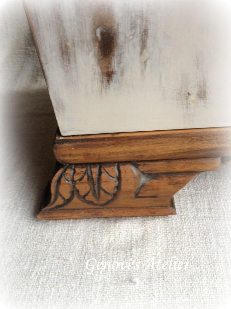 DETALLE PIE MESITA DE NOCHE RESTAURADA