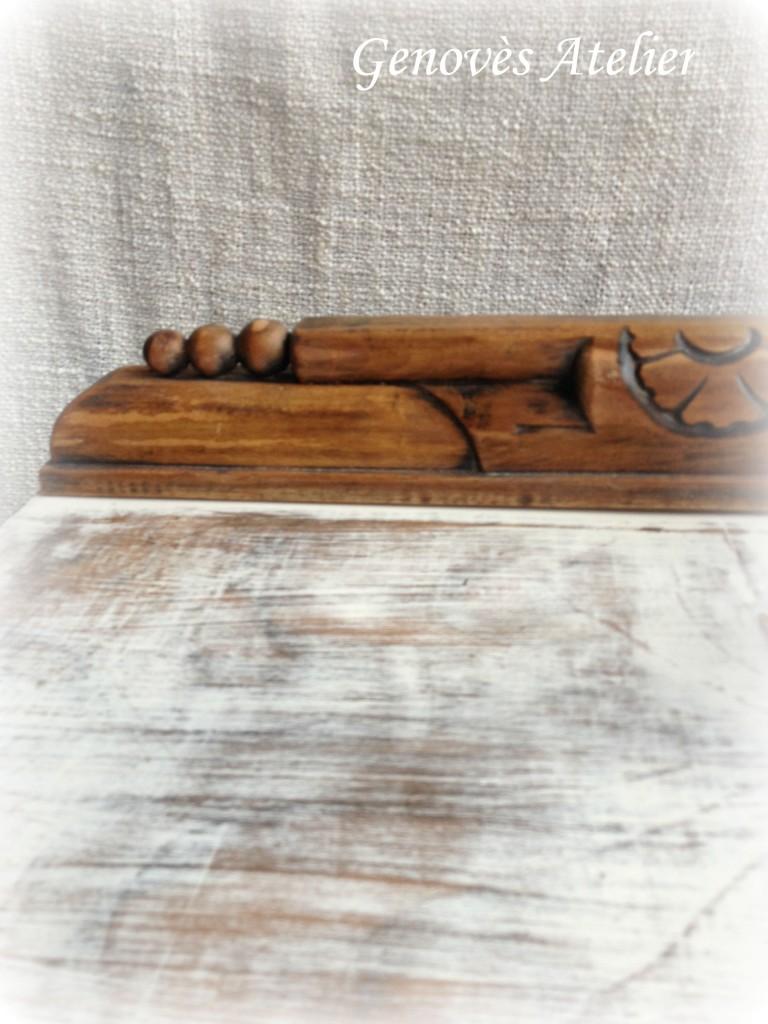 DETALLE MOLDURA MESITA DE NOCHE RESTAURADA