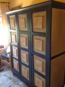 Cómo convertir un armario rustico en un armario estilo industrial