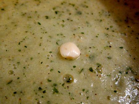 sopa-fria-de-melon-almendras-y-hierbabuena-