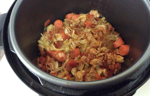 col-con-salchichas-olla-GM