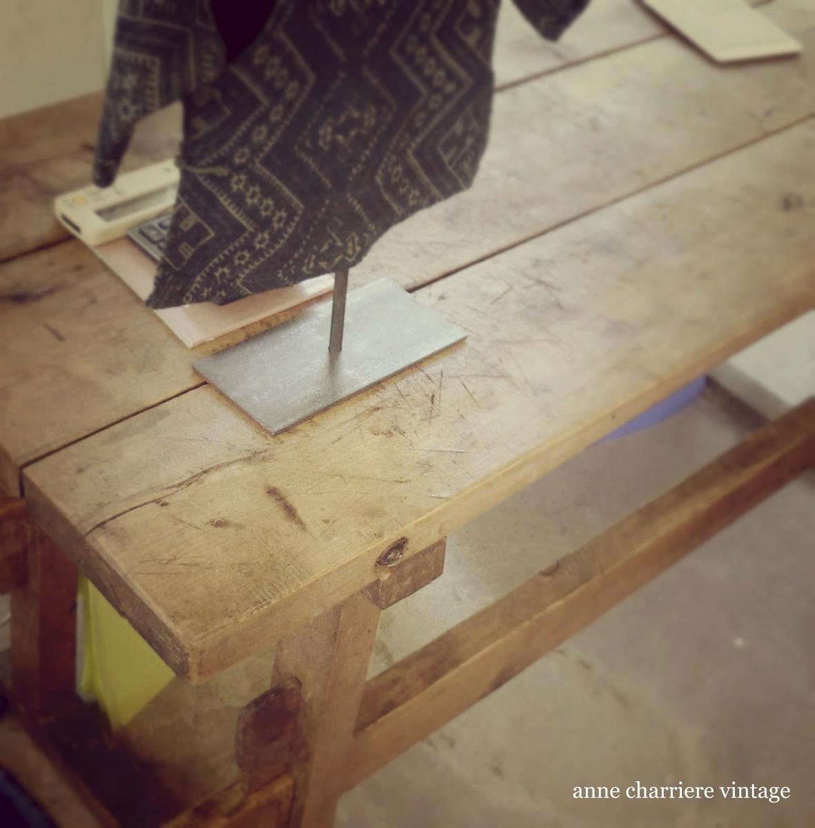 anne charriere vintage, encerado mesa, Ana y Cristina Calderón, Bilbao,