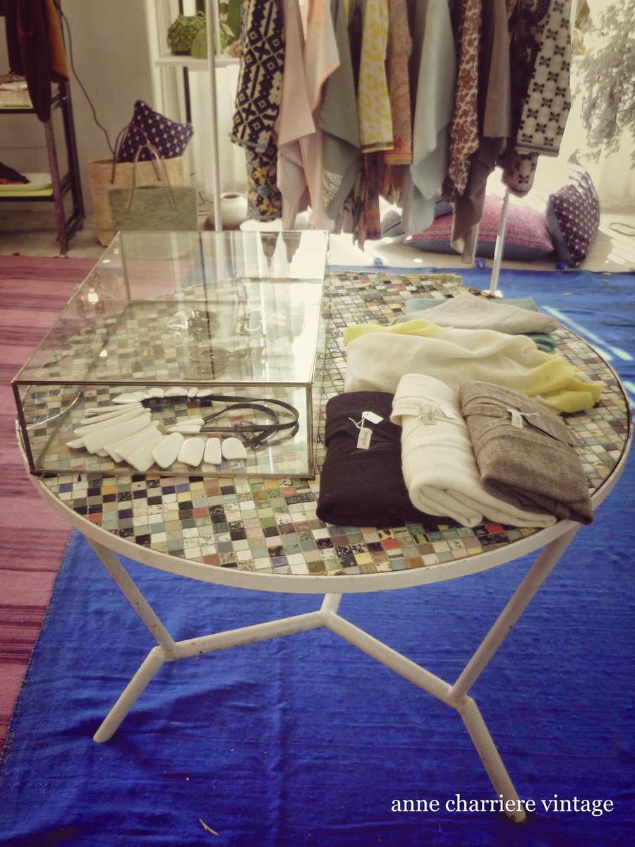 anne charriere vintage, encerado mesa, Ana y Cristina Calderón, Bilbao,