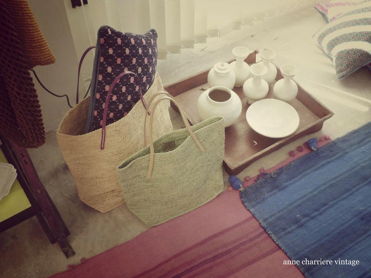 anne charriere vintage, encerado mesa, Ana y Cristina Calderón, Bilbao,