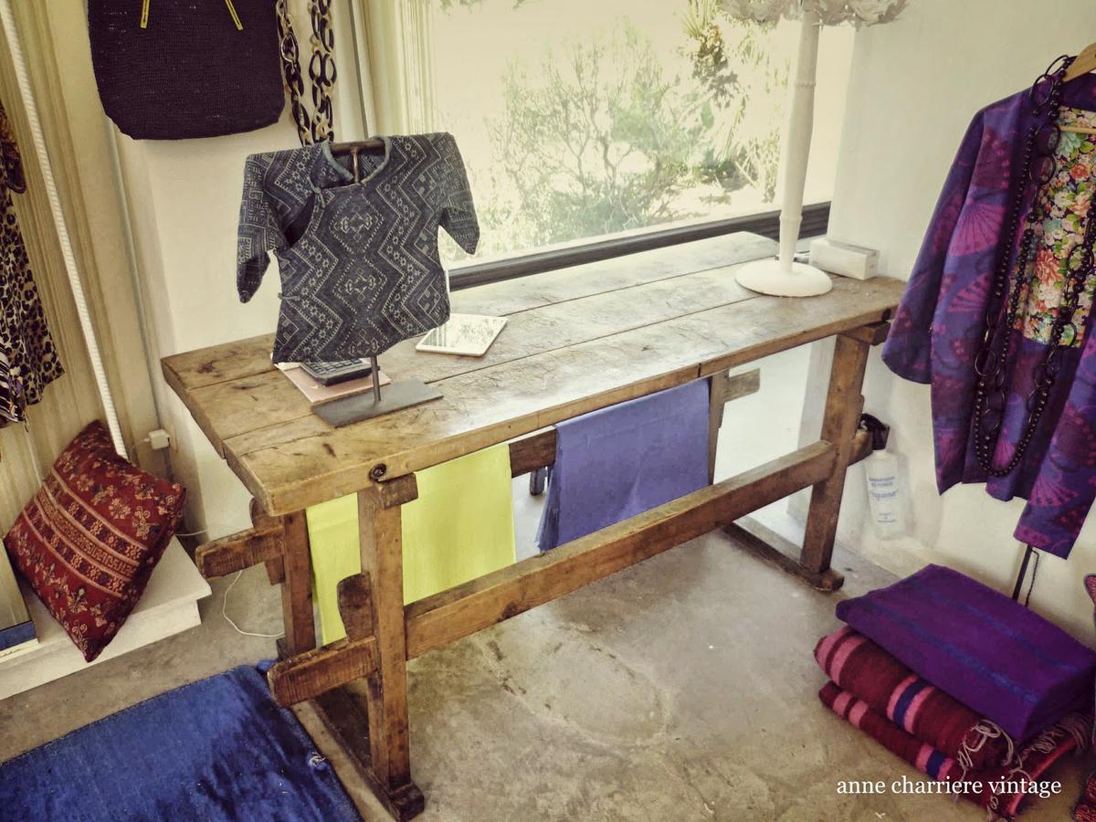 anne charriere vintage, encerado mesa, Ana y Cristina Calderón, Bilbao,