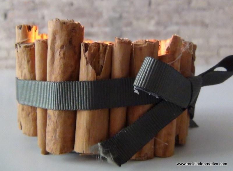 Portavelas con ramitas de canela, reciclando latas de atún