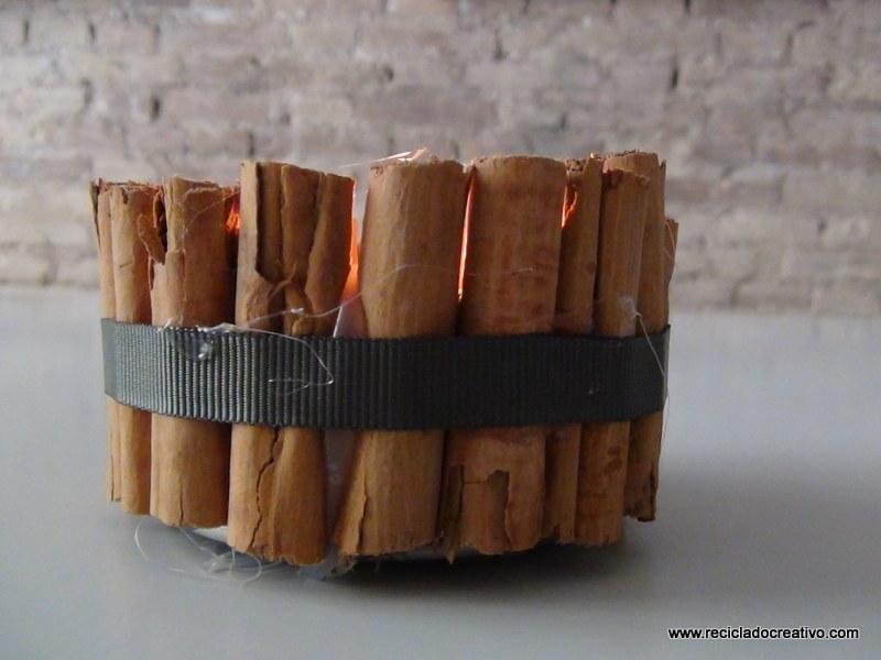 Portavelas con ramitas de canela, reciclando latas de atún