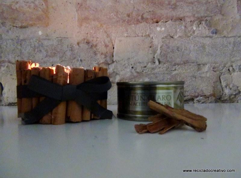 Portavelas con ramitas de canela, reciclando latas de atún