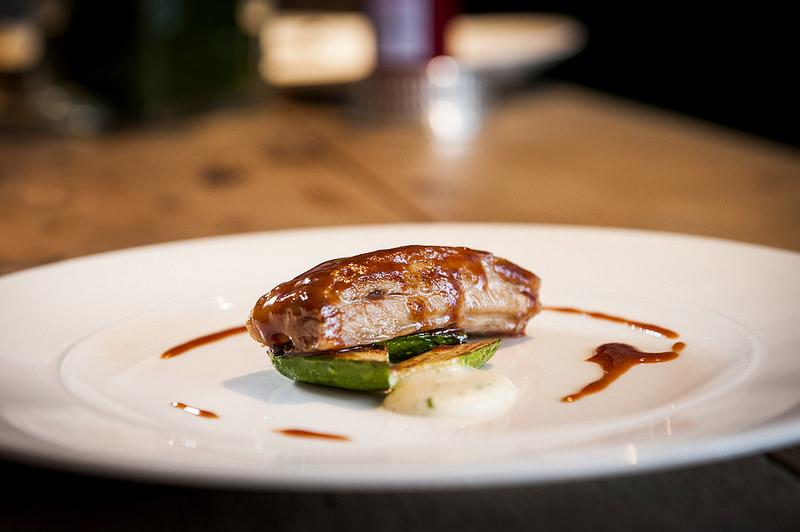 Costillar de cerdo calabacin ajo limon y salsa barbacoa 2