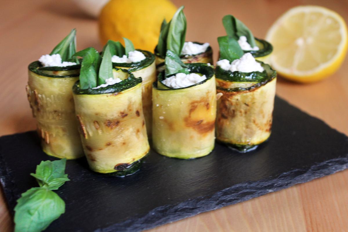 ROLLITOS DE CALABACIN RELLENOS DE ESPINACAS Y QUESO DE CABRA_ 2