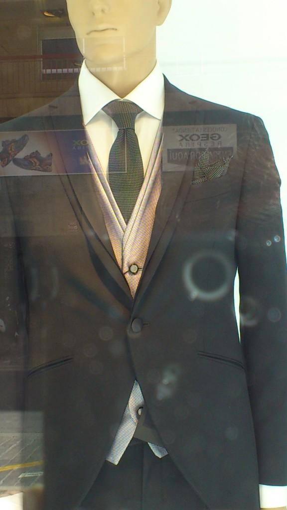 -Este fue el traje que había en el escaparate- 
