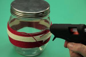 Decorar frascos con lanas de colores (6)