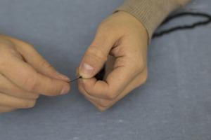 Hacer una hermosa gargantilla (4)