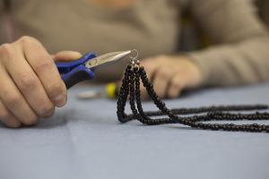 Hacer una hermosa gargantilla (5)