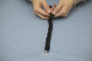 Hacer una hermosa gargantilla (6)