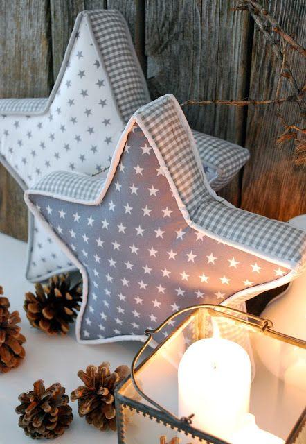 DIY star pillows from mamas kram - Sternekissen. With link to step-by-step photo and written tutorial for alphabet pillows. Same process, but with piping.